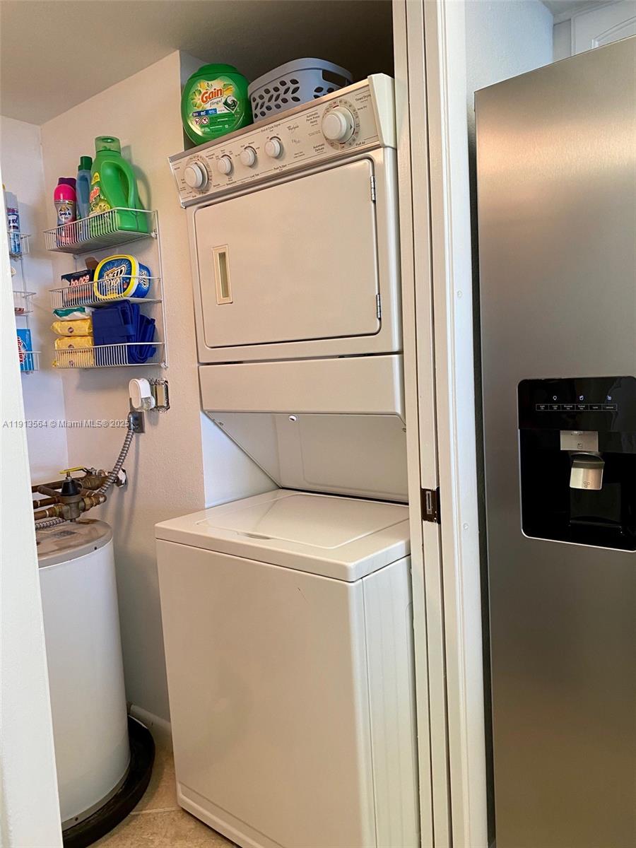 BARCLAY BEACH CLUB PHASE - Residential Lease