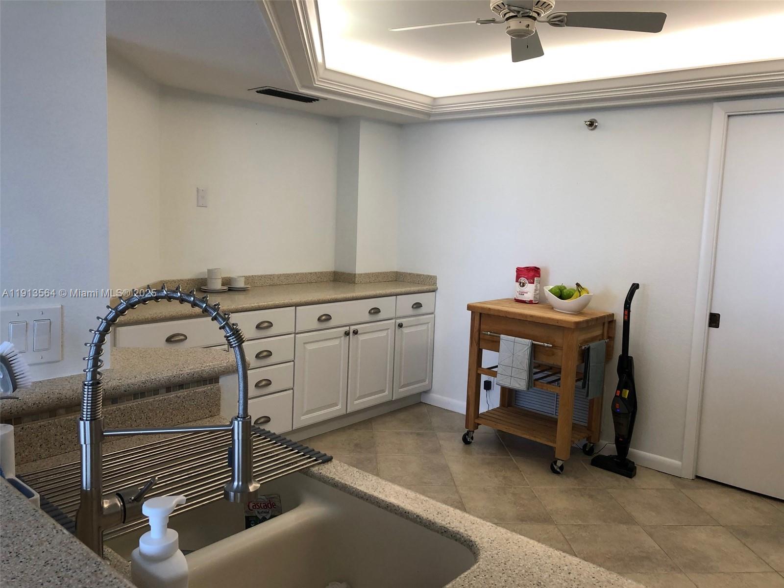 BARCLAY BEACH CLUB PHASE - Residential Lease