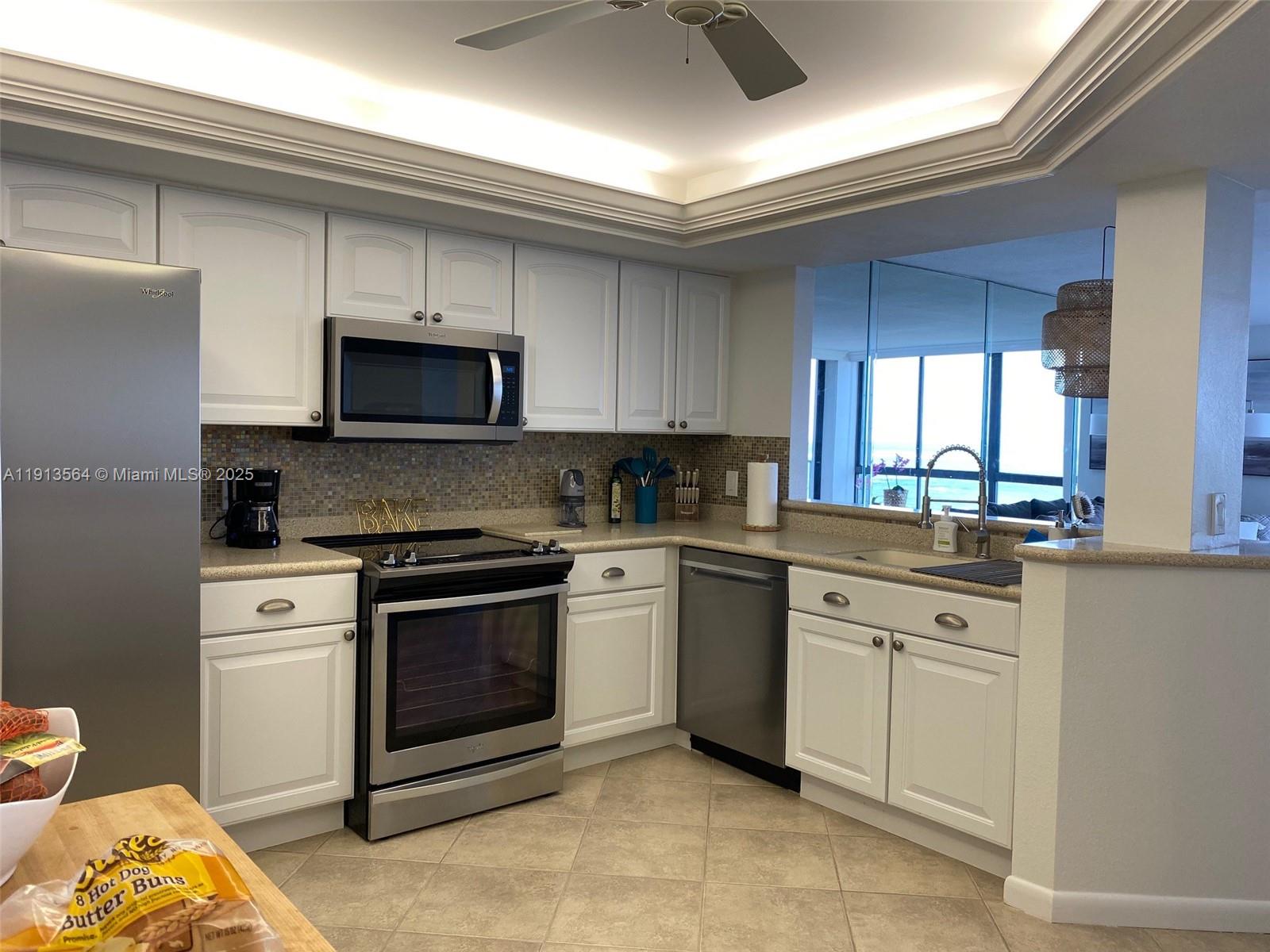 BARCLAY BEACH CLUB PHASE - Residential Lease