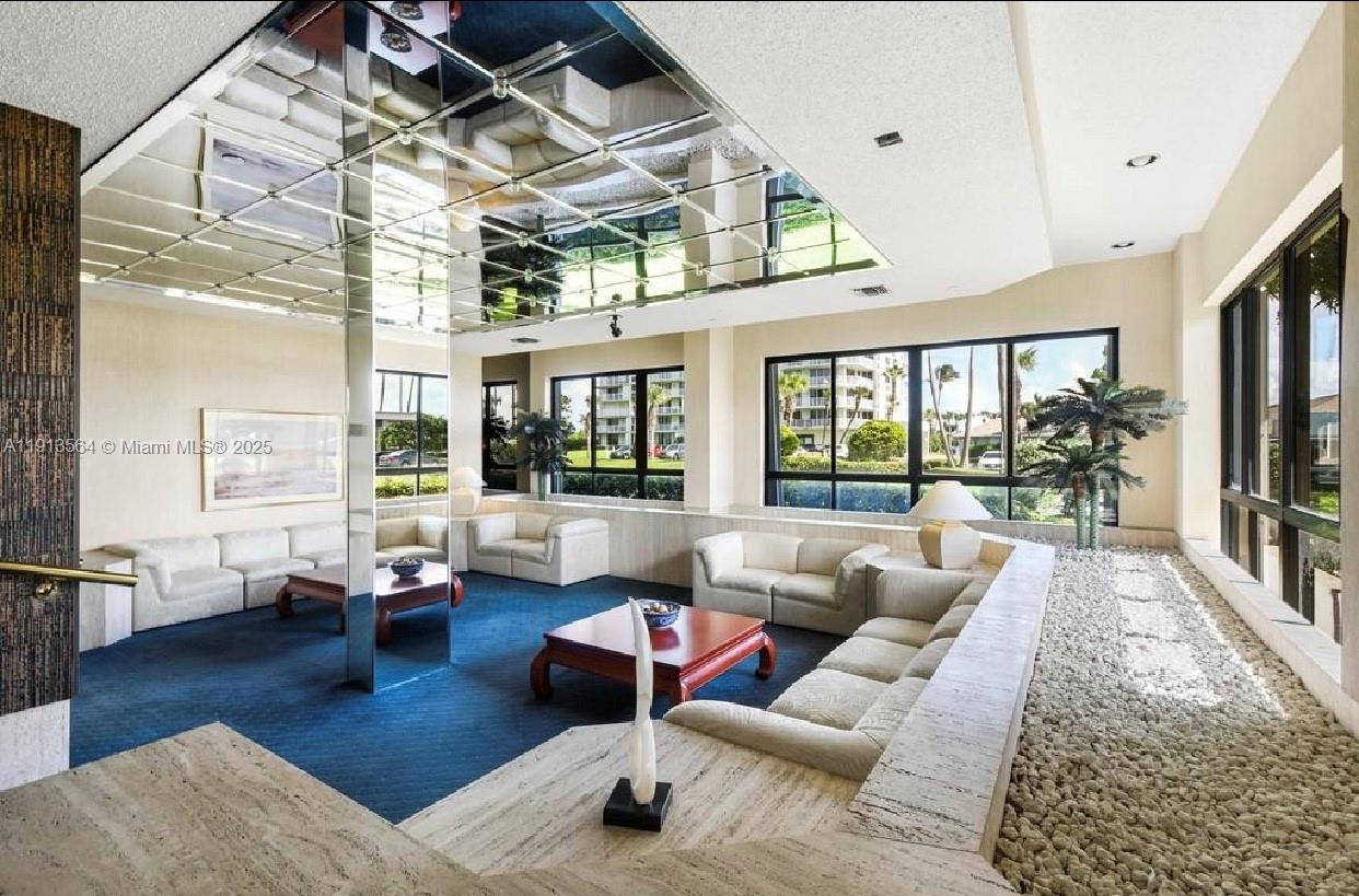 BARCLAY BEACH CLUB PHASE - Residential Lease