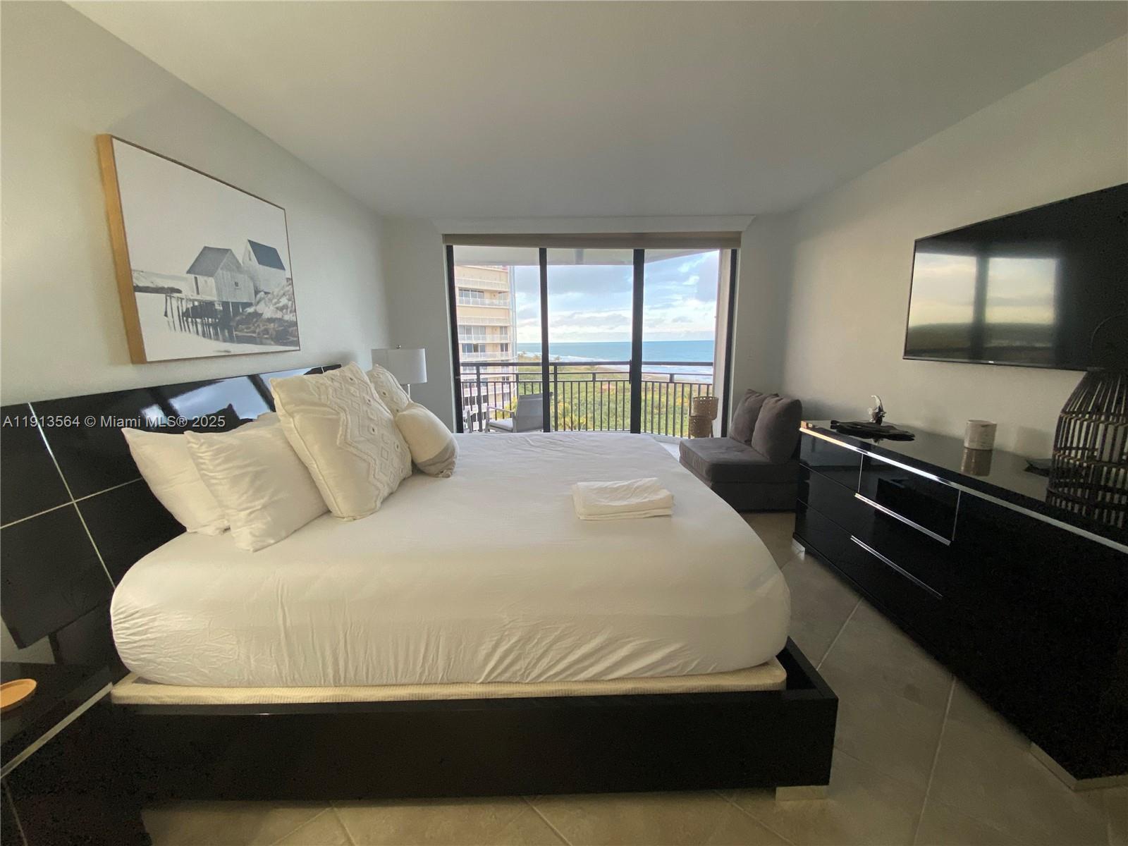 BARCLAY BEACH CLUB PHASE - Residential Lease