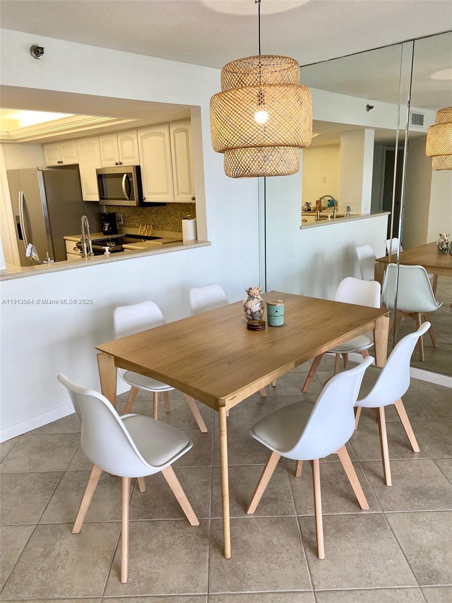 BARCLAY BEACH CLUB PHASE - Residential Lease