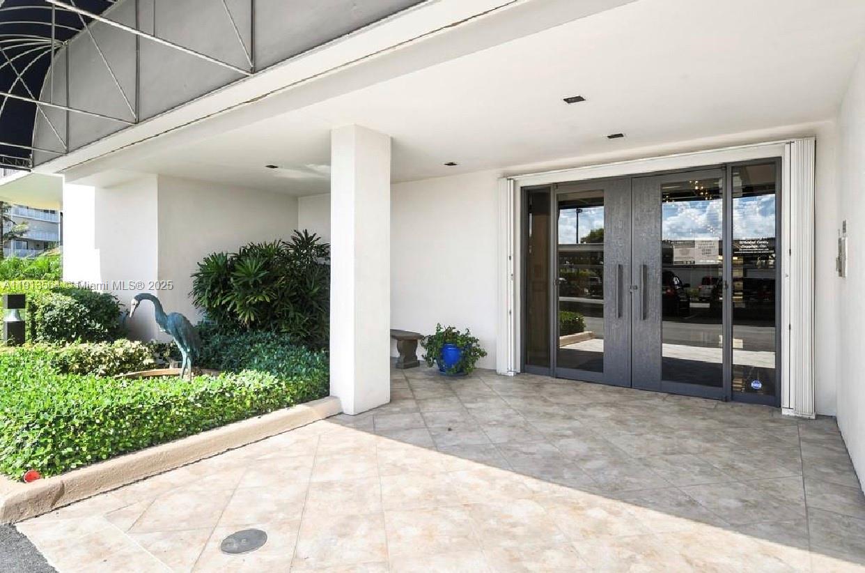 BARCLAY BEACH CLUB PHASE - Residential Lease