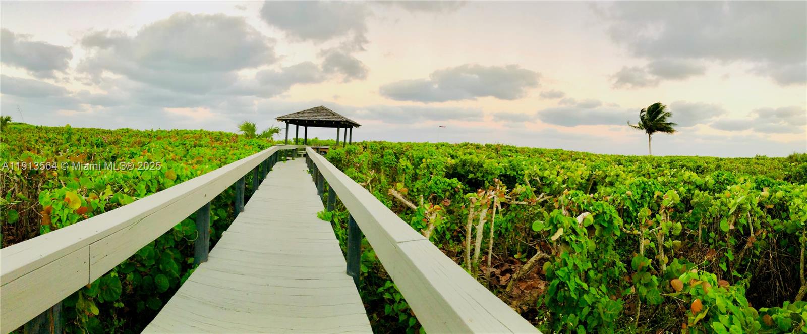 BARCLAY BEACH CLUB PHASE - Residential Lease