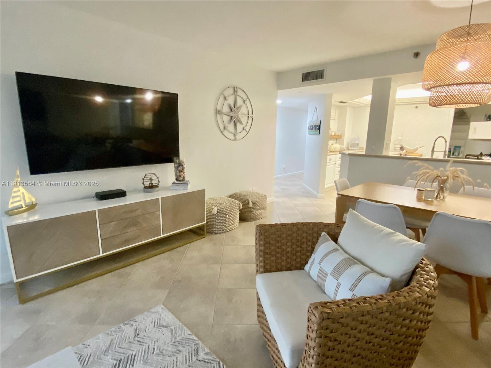 BARCLAY BEACH CLUB PHASE - Residential Lease