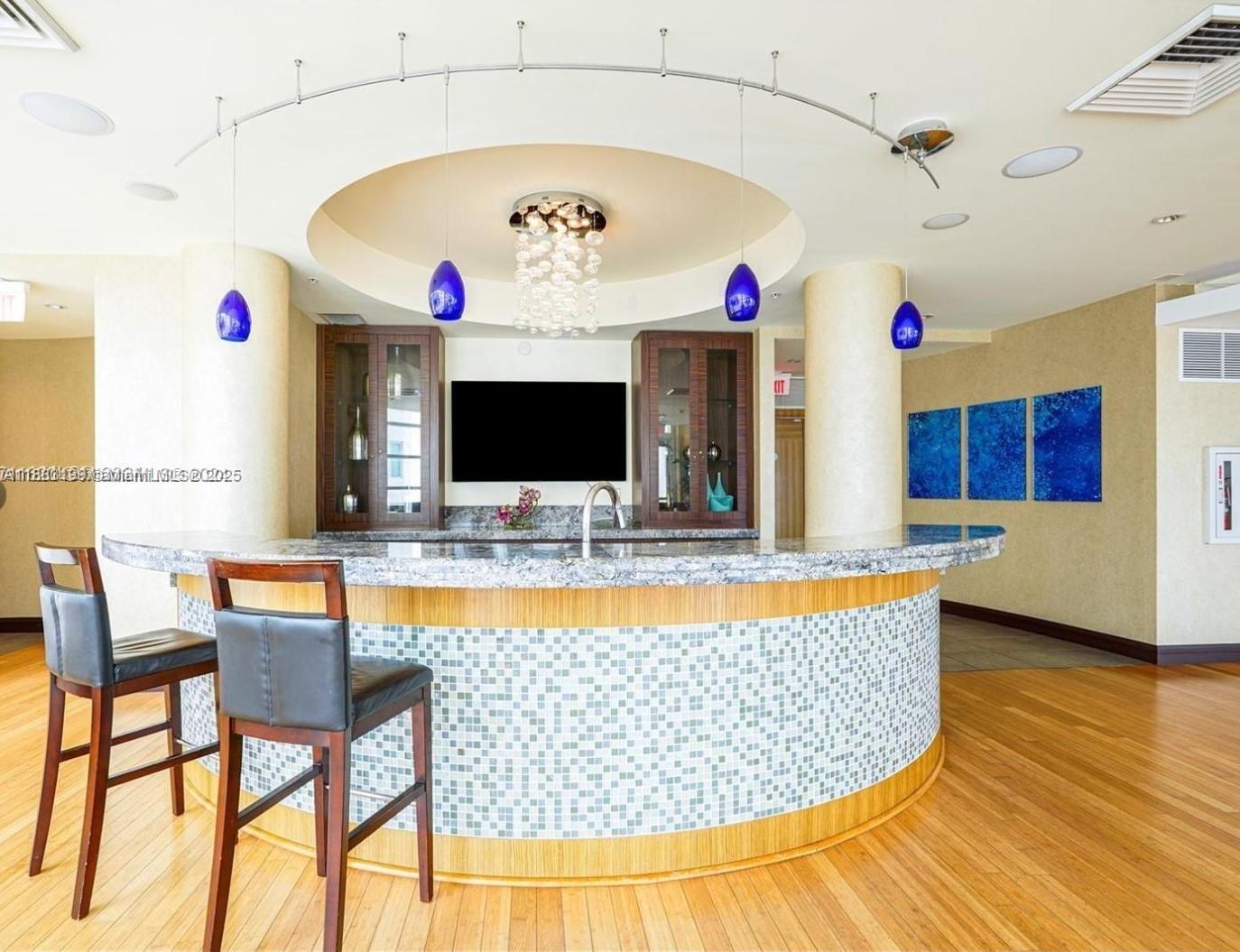 VIZCAYNE NORTH CONDO - Residential