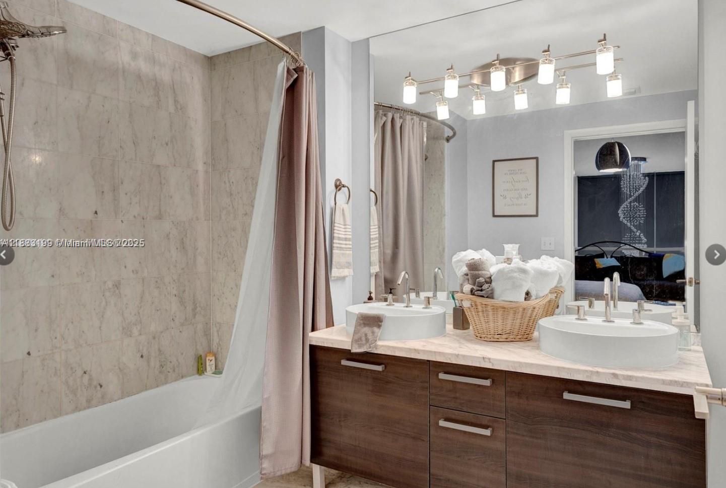 VIZCAYNE NORTH CONDO - Residential