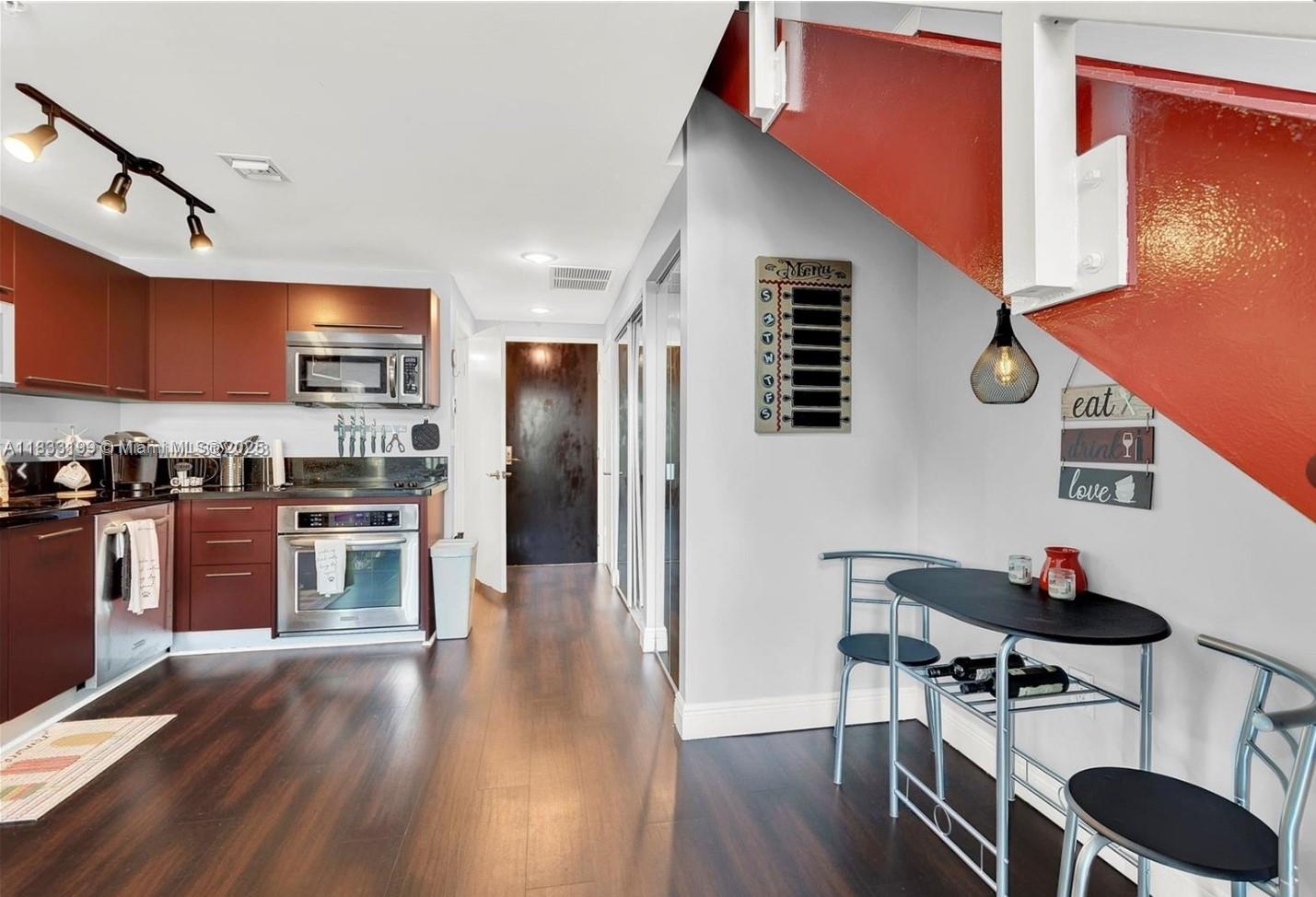 VIZCAYNE NORTH CONDO - Residential