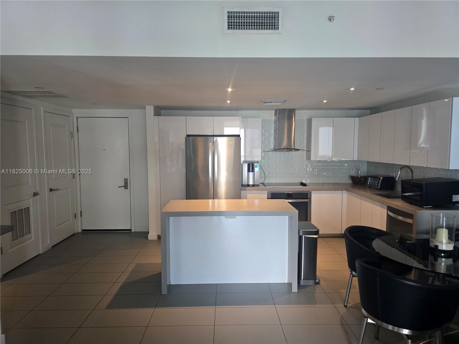 CANVAS CONDO - Residential