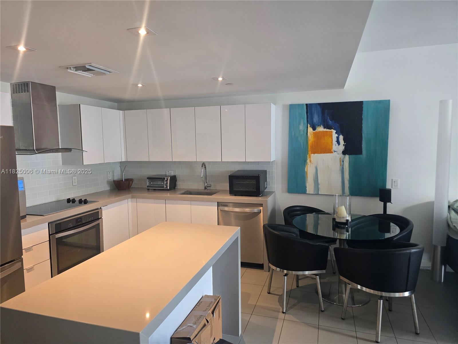 CANVAS CONDO - Residential