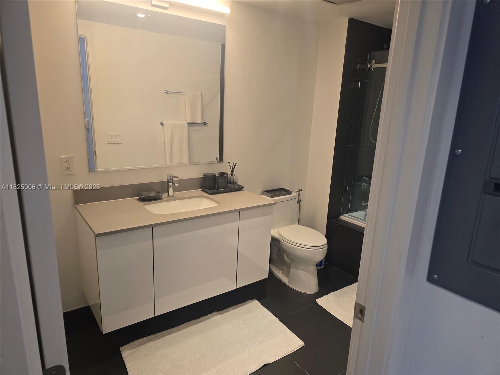 CANVAS CONDO - Residential