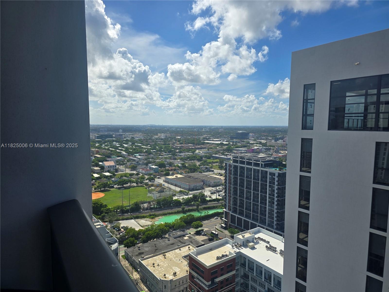 CANVAS CONDO - Residential