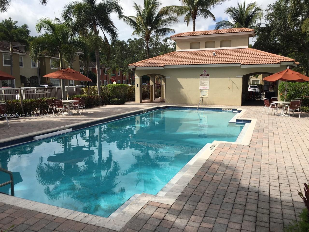Very Nice Townhouse 3 bedrooms and 2.5 bathrooms located in a beautiful gated community. Close to sample and 411, tile floor downstairs and new dark wood floor upstairs, small patio. Community pool and nearby plaza with all the conveniences, supermarkets, stores, restaurants and more.