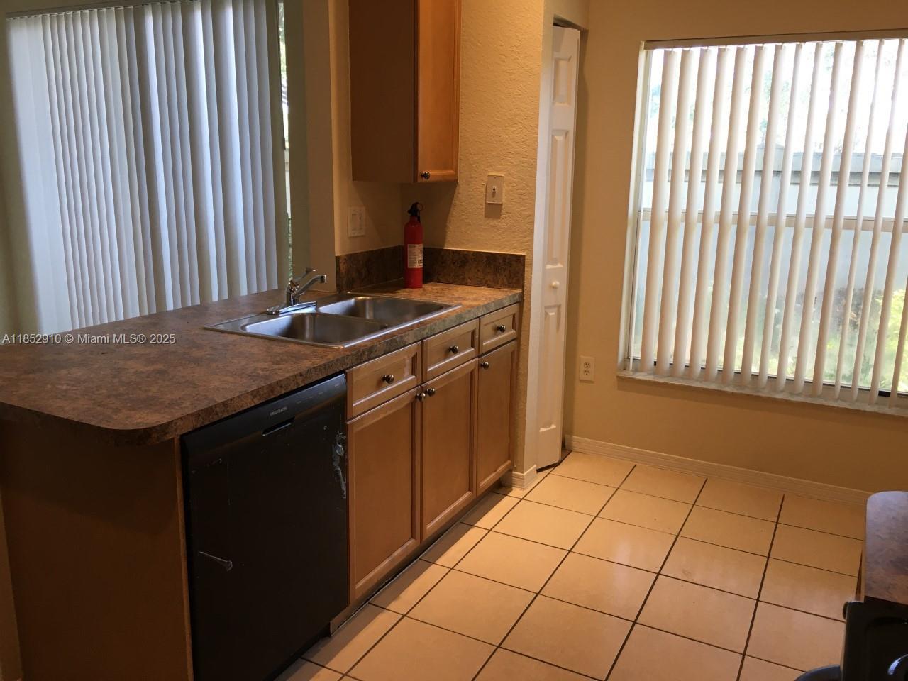 MERRICK PRESERVE CONDO - Residential Lease