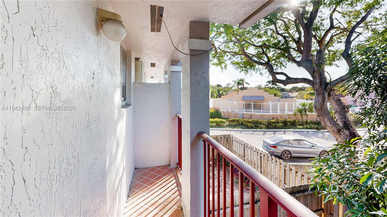 VILLAS AT THE HAMMOCKS CO - Residential