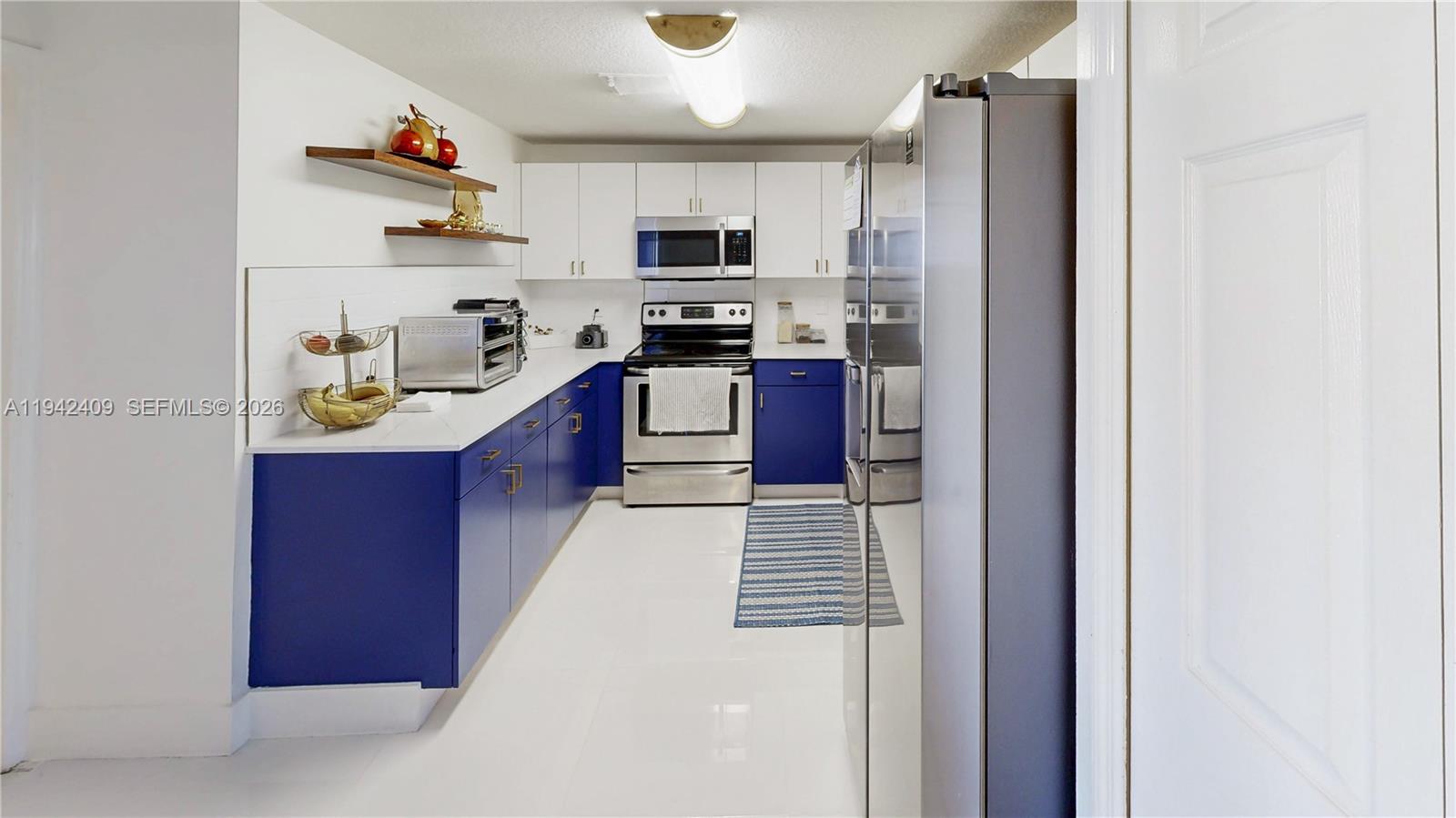 VILLAS AT THE HAMMOCKS CO - Residential