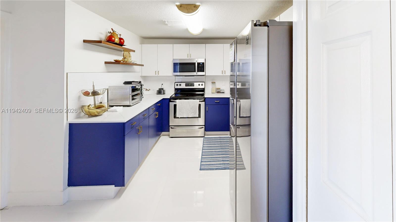 VILLAS AT THE HAMMOCKS CO - Residential