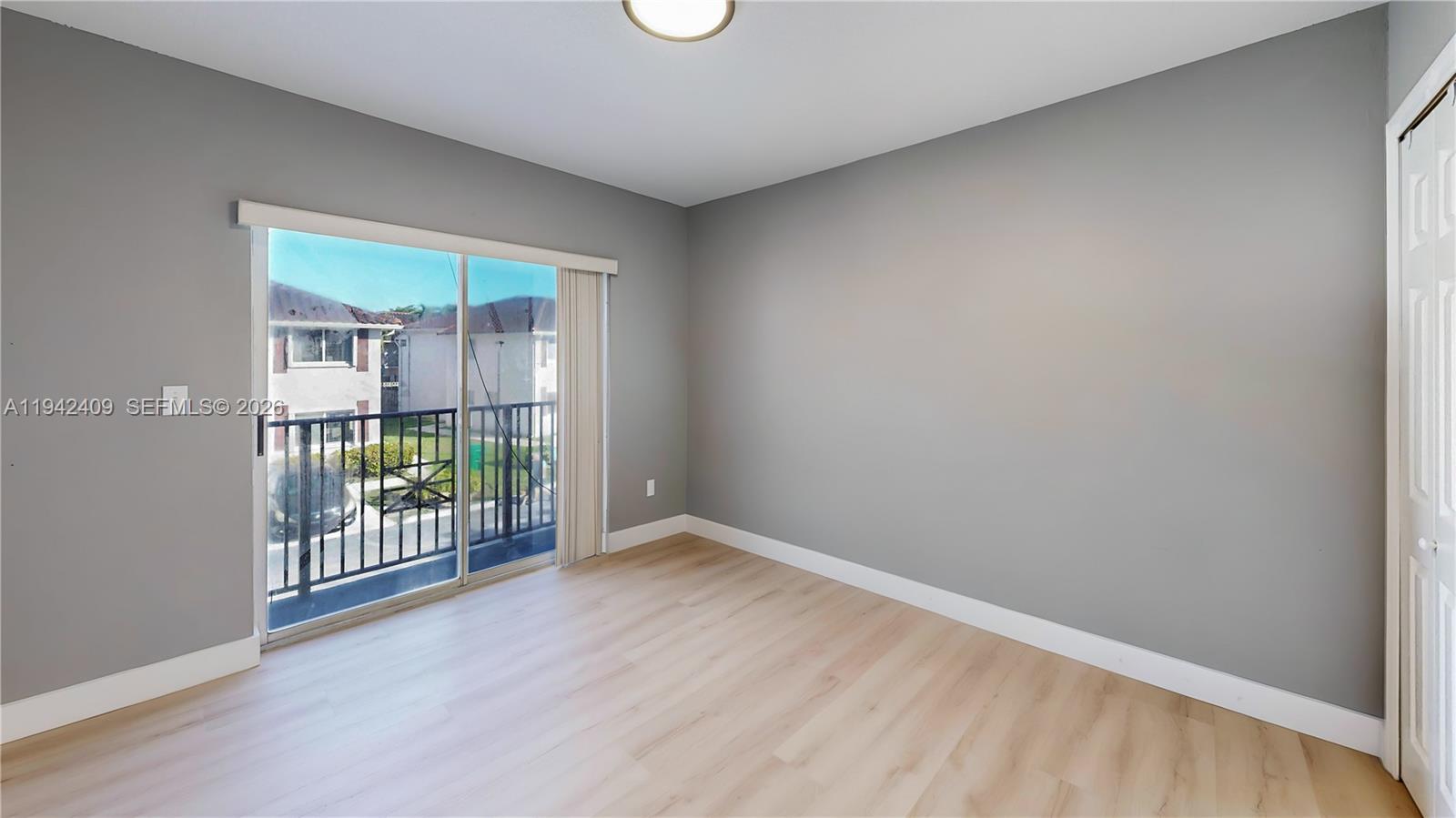 VILLAS AT THE HAMMOCKS CO - Residential