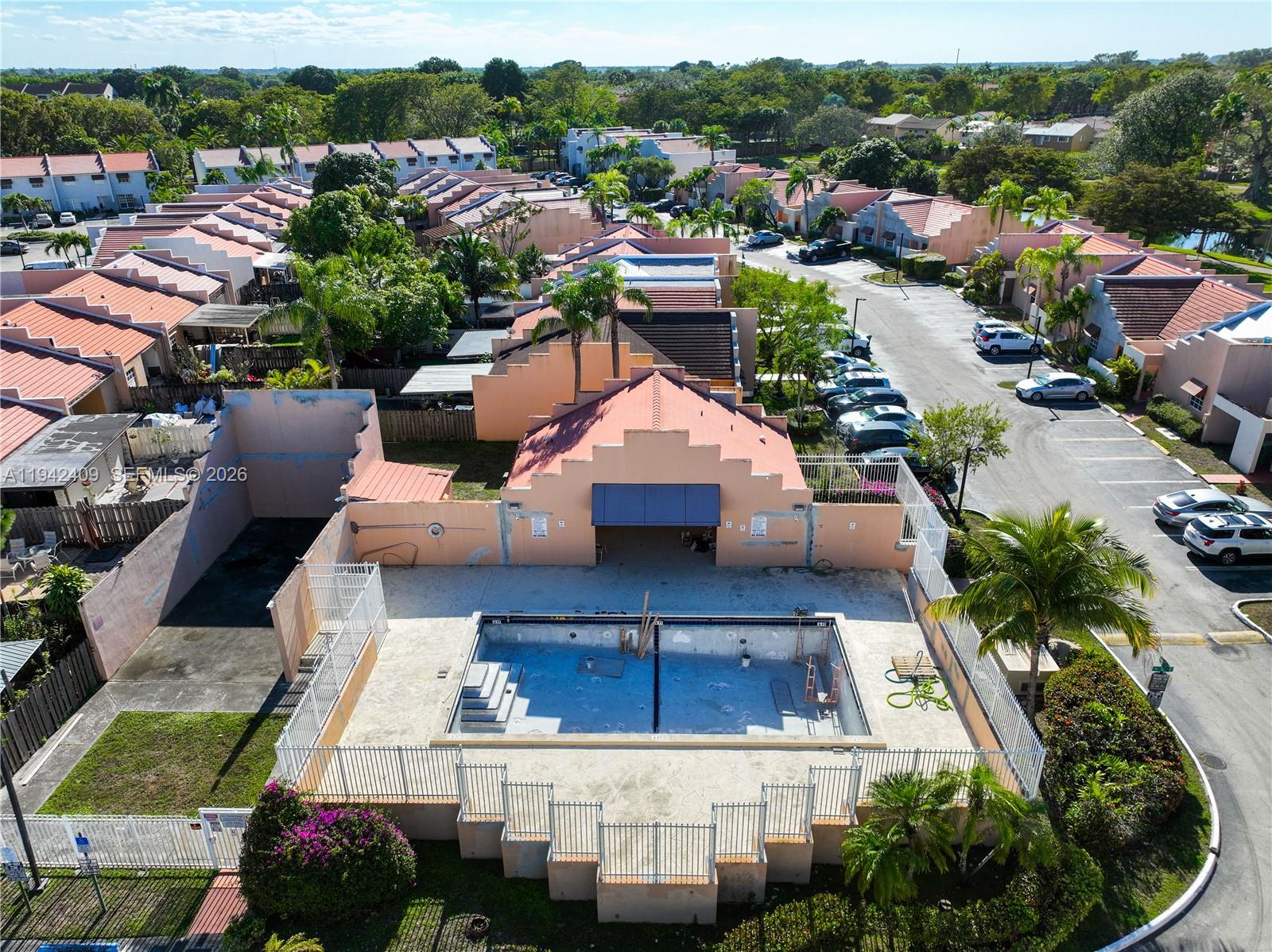 VILLAS AT THE HAMMOCKS CO - Residential