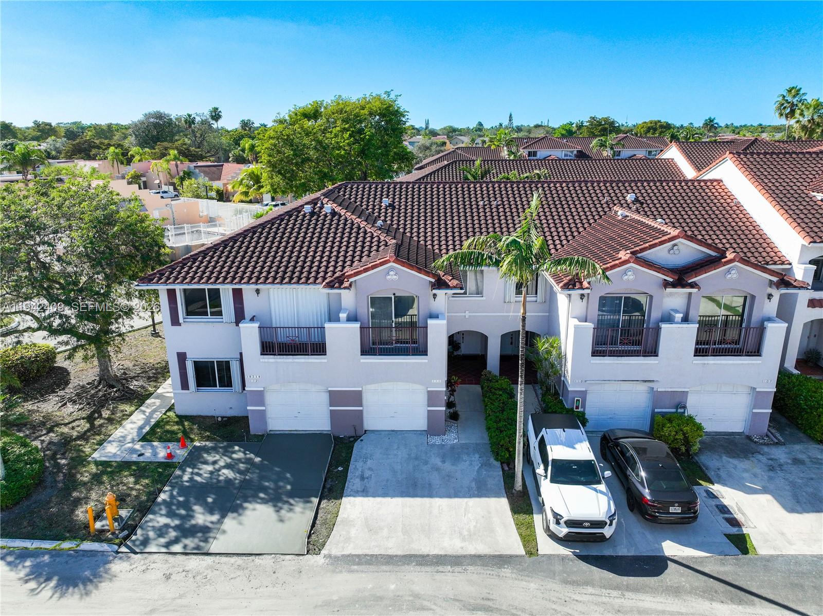 VILLAS AT THE HAMMOCKS CO - Residential