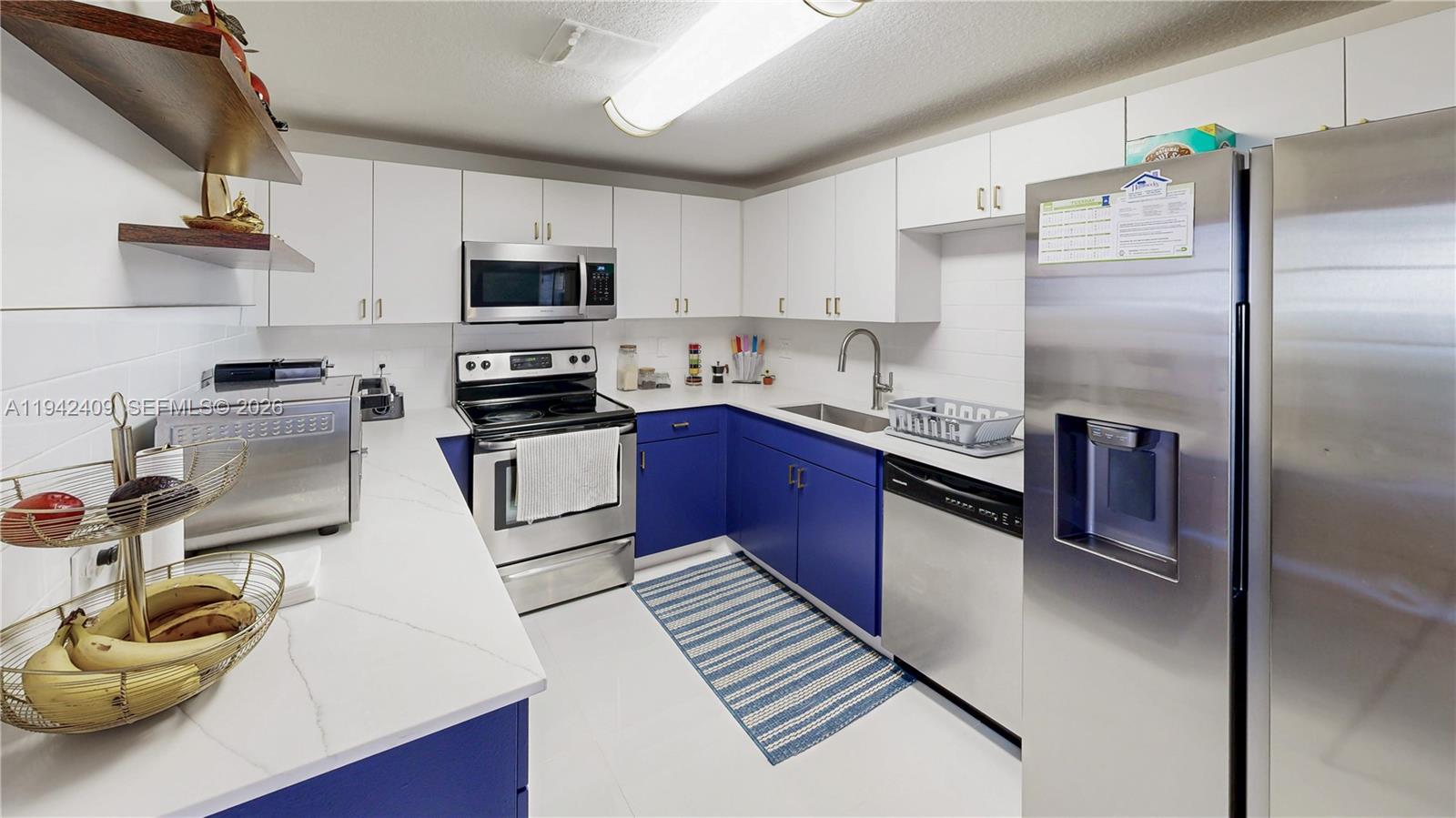 VILLAS AT THE HAMMOCKS CO - Residential