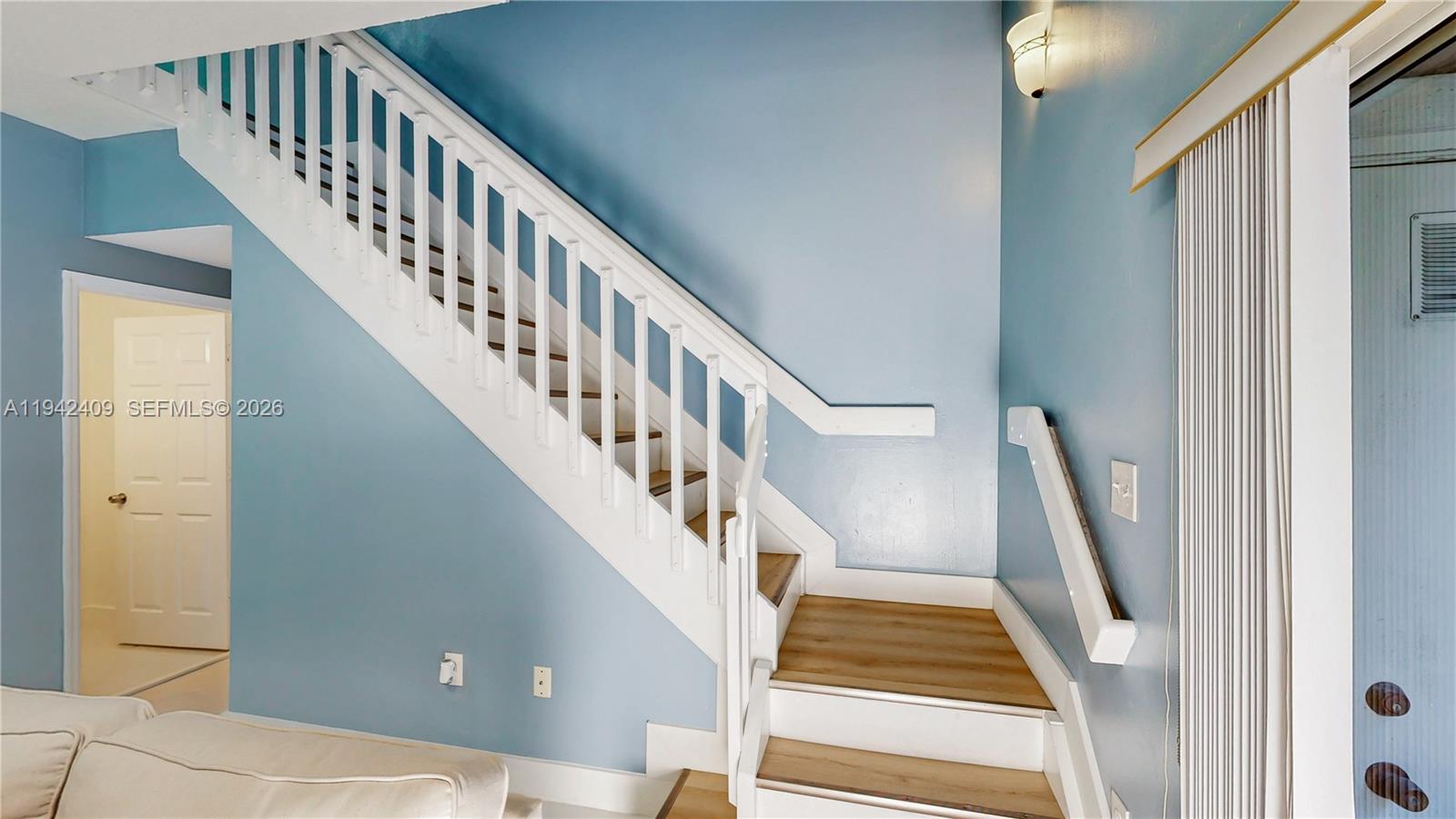 VILLAS AT THE HAMMOCKS CO - Residential