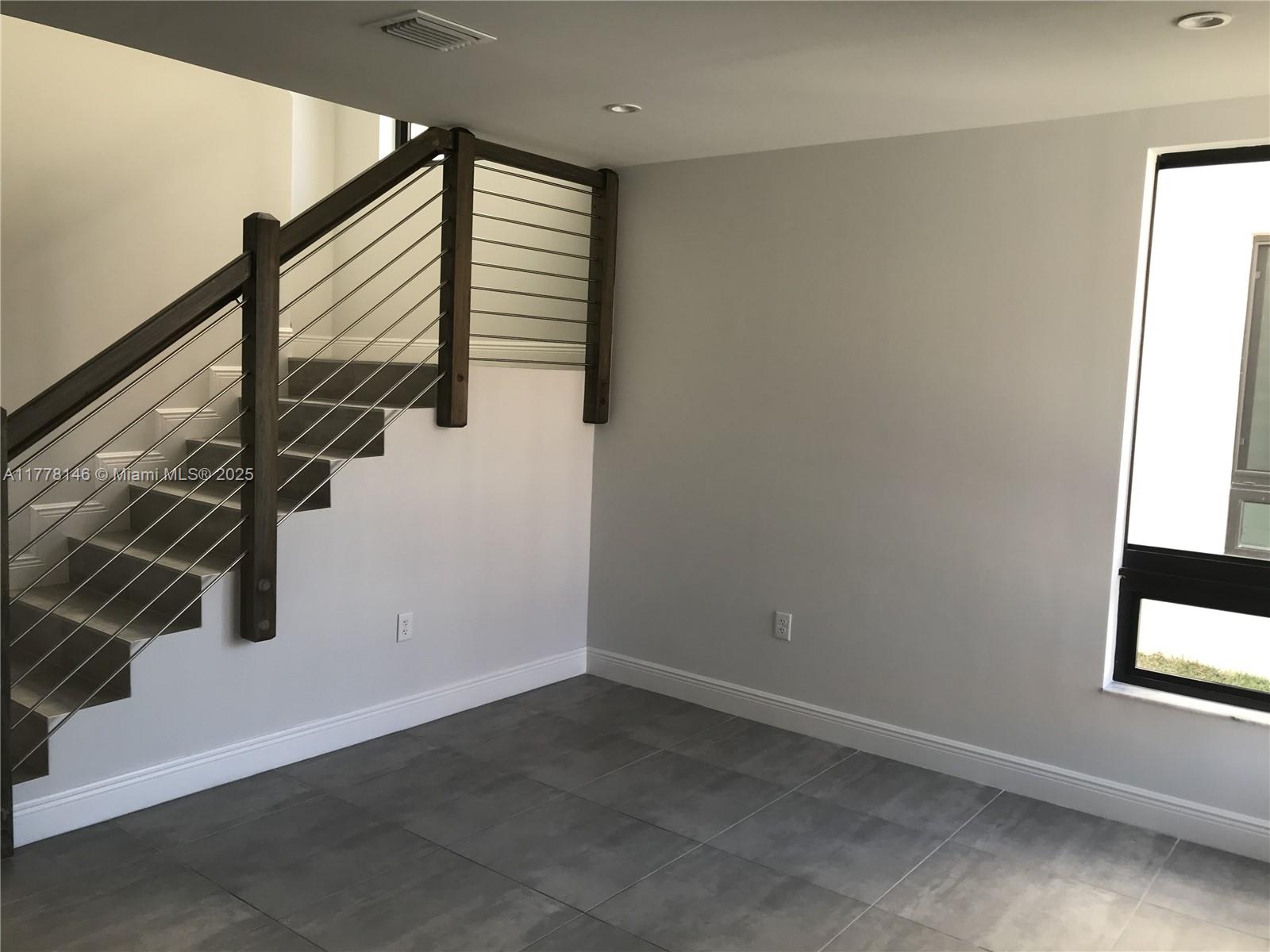 4384-4400 E 10th Ave