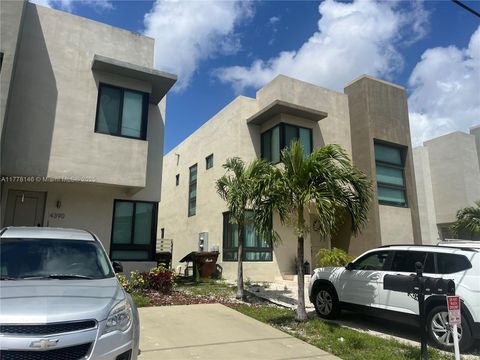 4384-4400 E 10th Ave Hialeah FL 33013