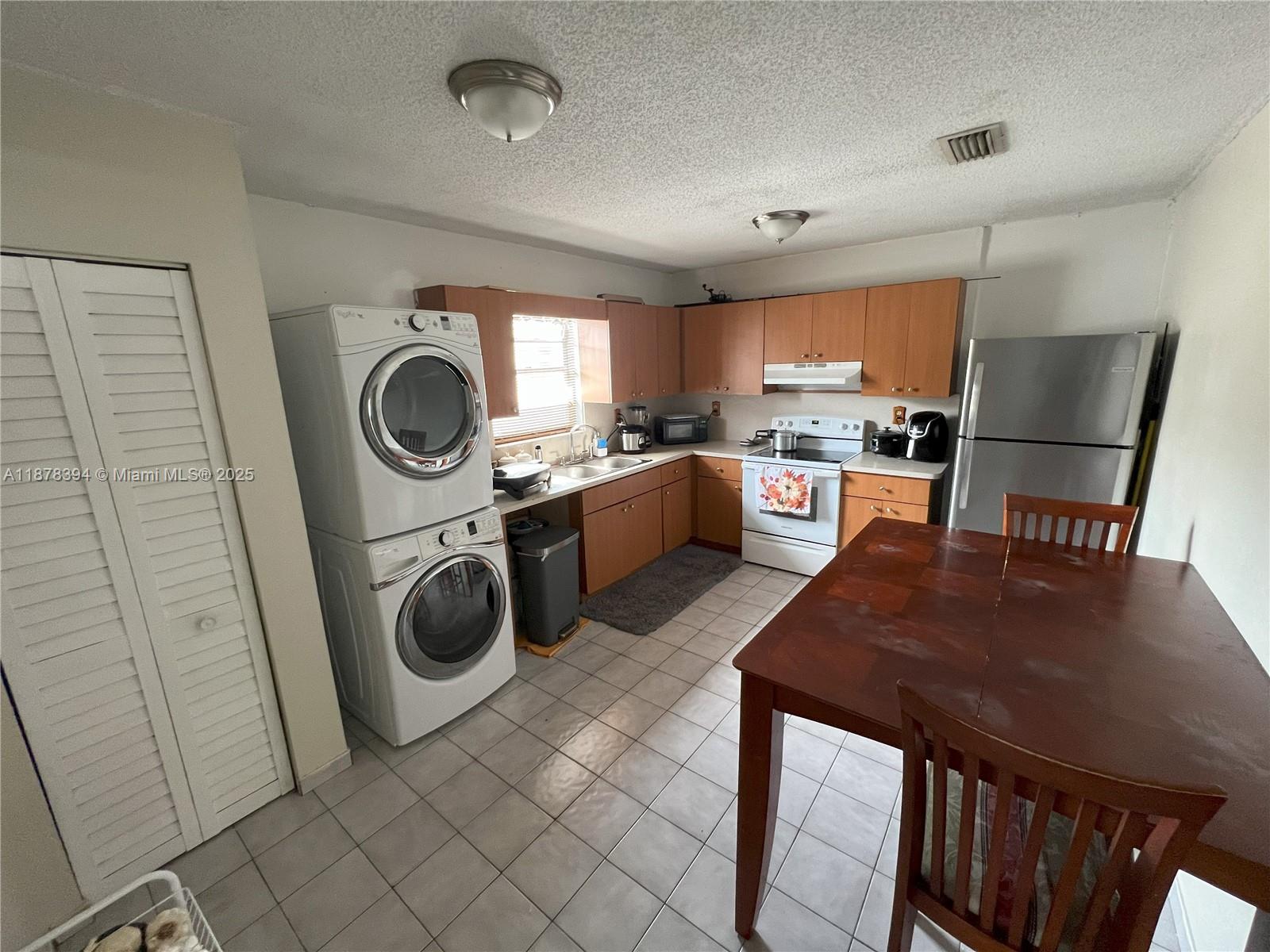 HIALEAH 8TH ADDN - Residential Lease