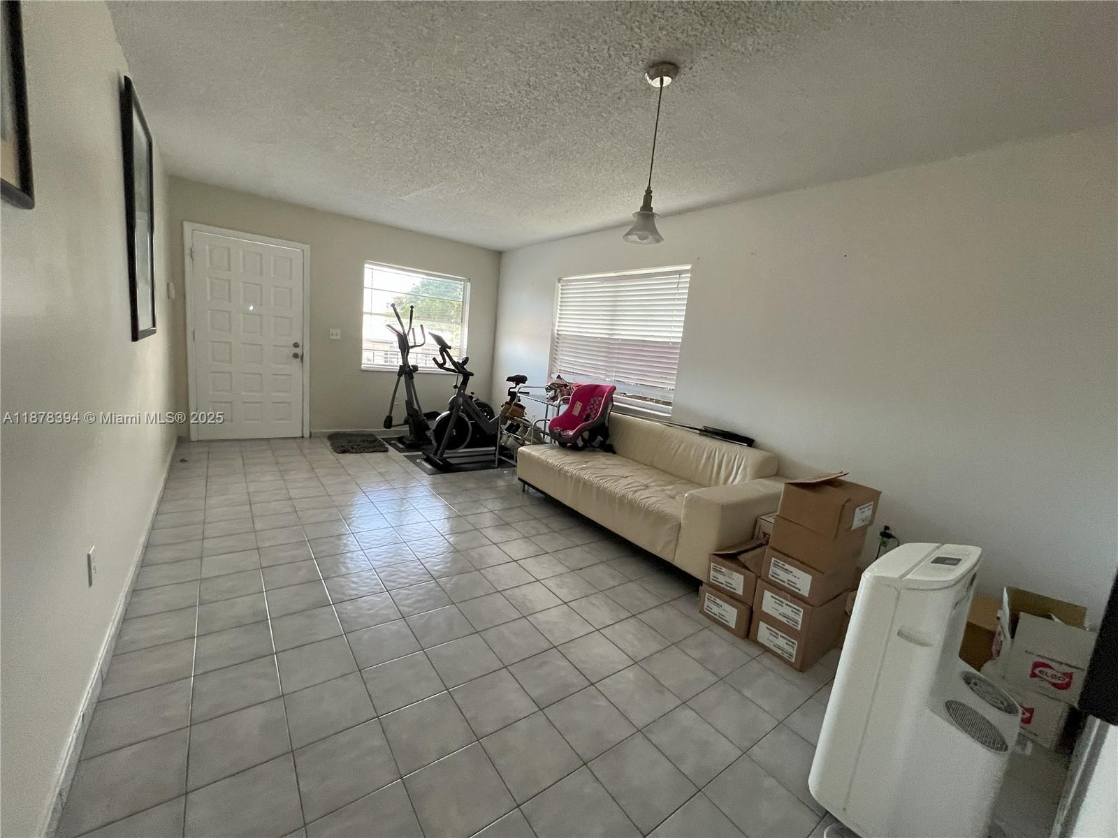HIALEAH 8TH ADDN - Residential Lease