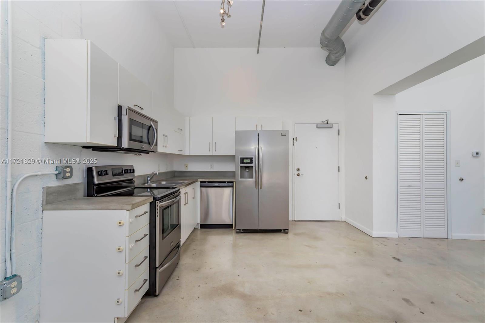 444 NE 30th St 1105
