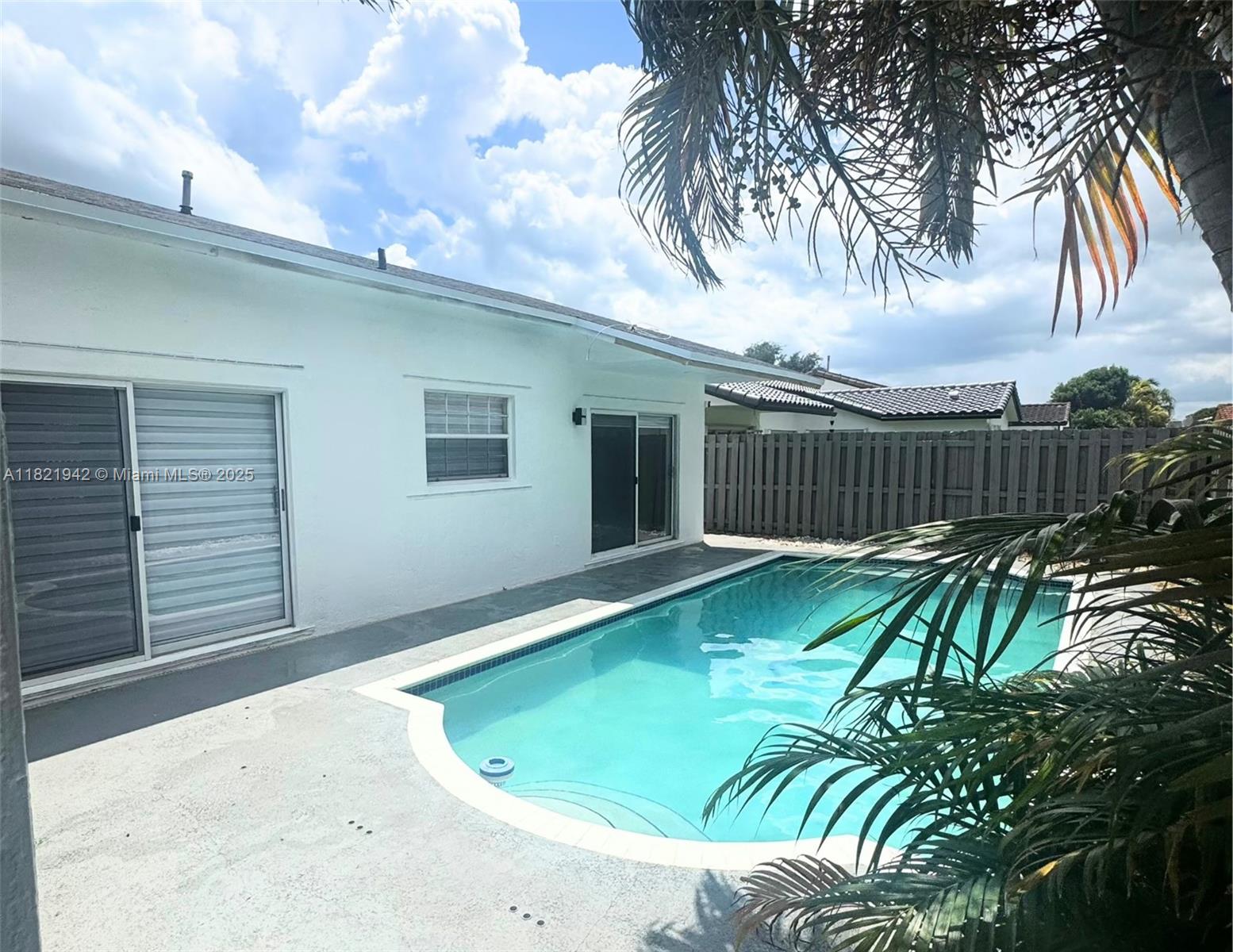 NEW ROOF!! Beautiful one story single family corner home with completely new kitchen, stainless steal appliances and modern washer and dryer in the double garage. Also, new zebra shades in the common areas and blackout shades in the bedrooms. THE PROPERTY SITS ON A 5,126 SQFT LOT with a convenient pool in the backyard. Great location near Miami Zoo!