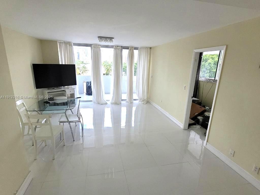 3703 NE 166th St 401