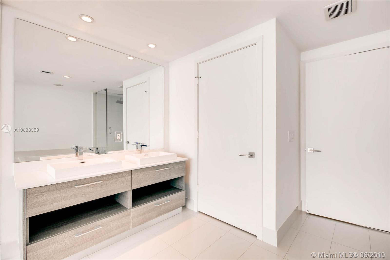 PARAISO BAY CONDO - Residential Lease