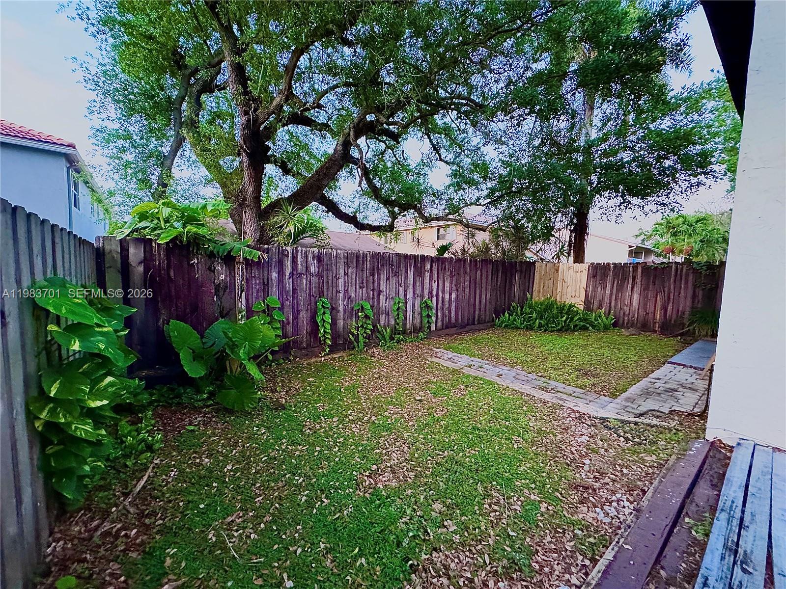 HOLLYWOOD GARDENS - Residential