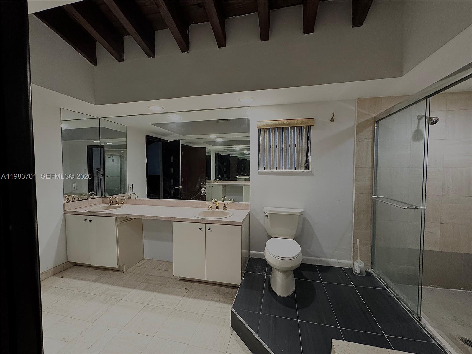 HOLLYWOOD GARDENS - Residential