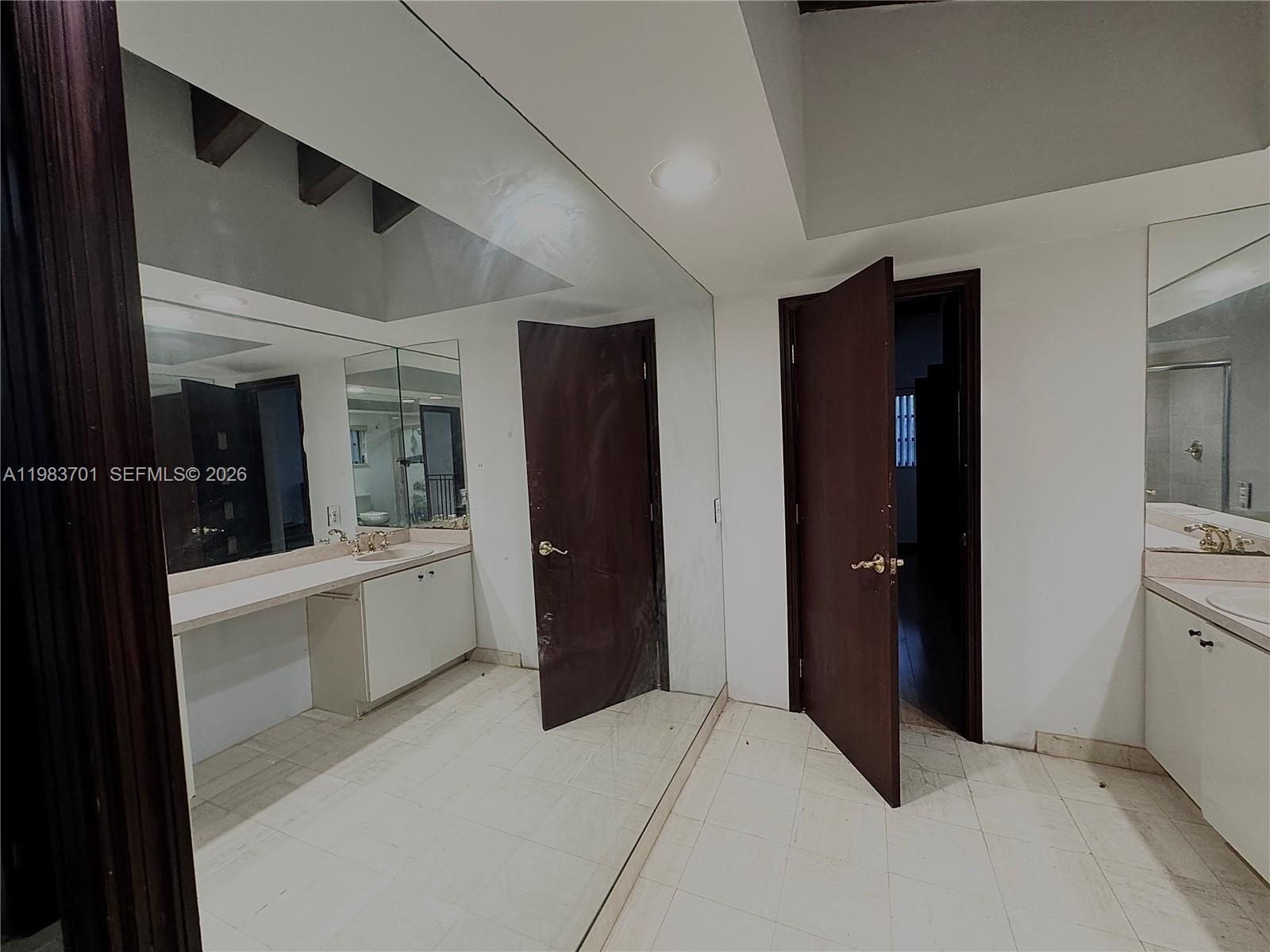 HOLLYWOOD GARDENS - Residential