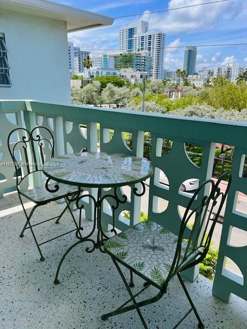 Property for Sale at 1100 11th St St 405, Miami Beach, Miami-Dade County, Florida - Bedrooms: 1 
Bathrooms: 1  - $279,000