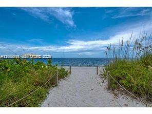 TOWERS OF KEY BISCAYNE CO - Residential