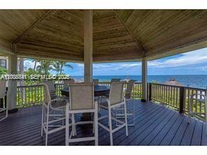TOWERS OF KEY BISCAYNE CO - Residential