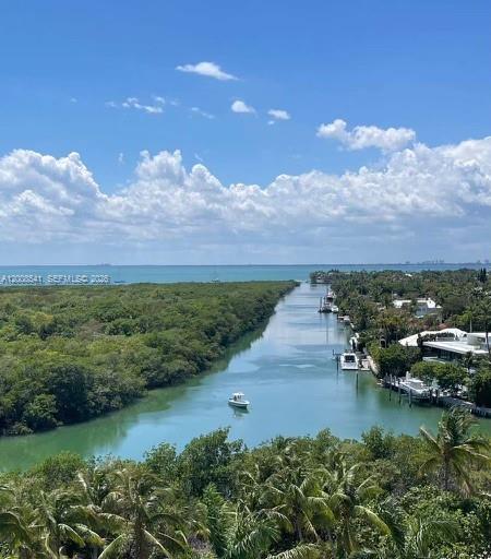 TOWERS OF KEY BISCAYNE CO - Residential