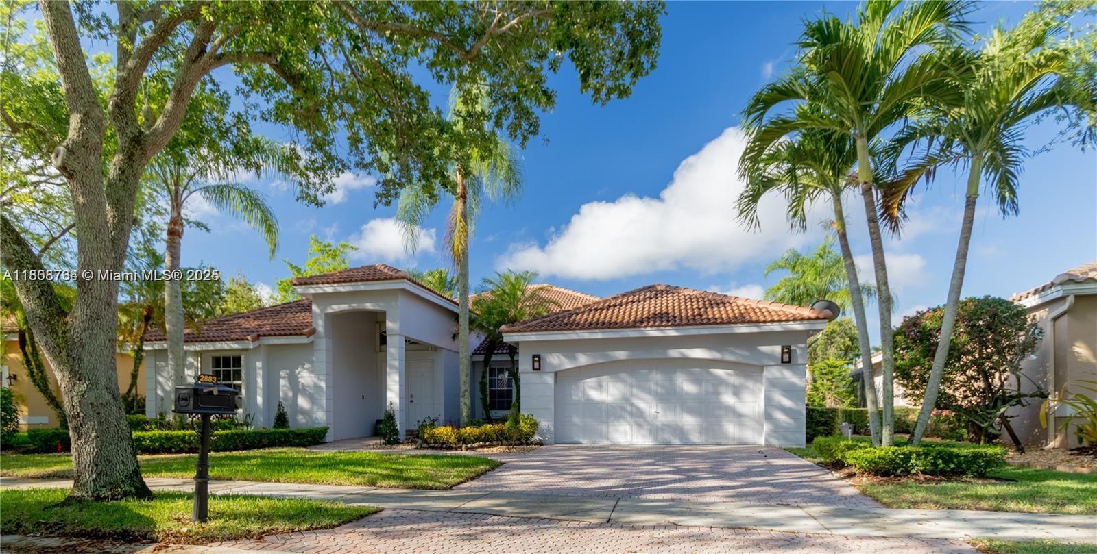 2883 Oakbrook Dr 2883, Weston, Broward County, Florida - 5 Bedrooms  
4 Bathrooms - 