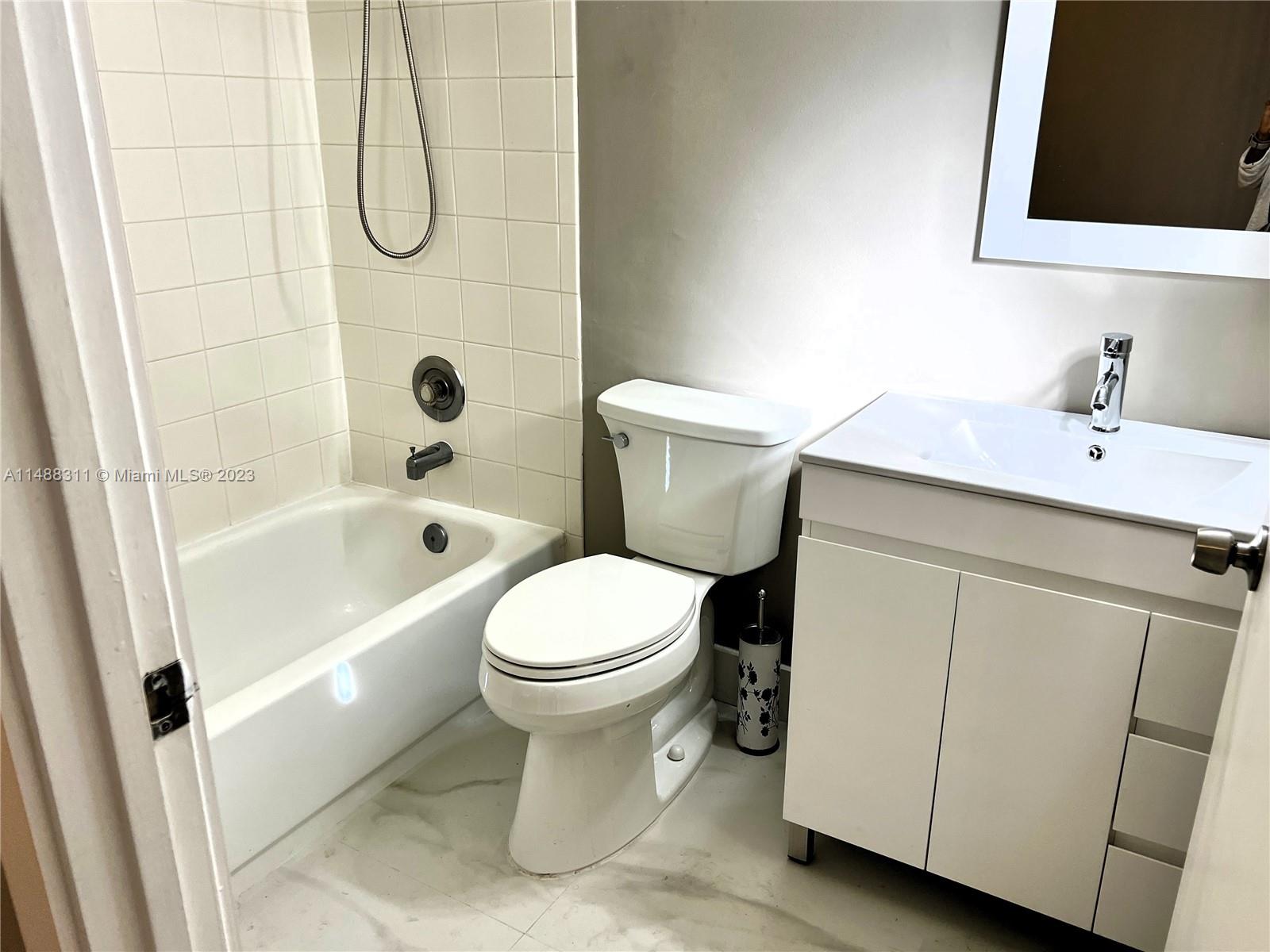 HAMPTON LAKES - Residential