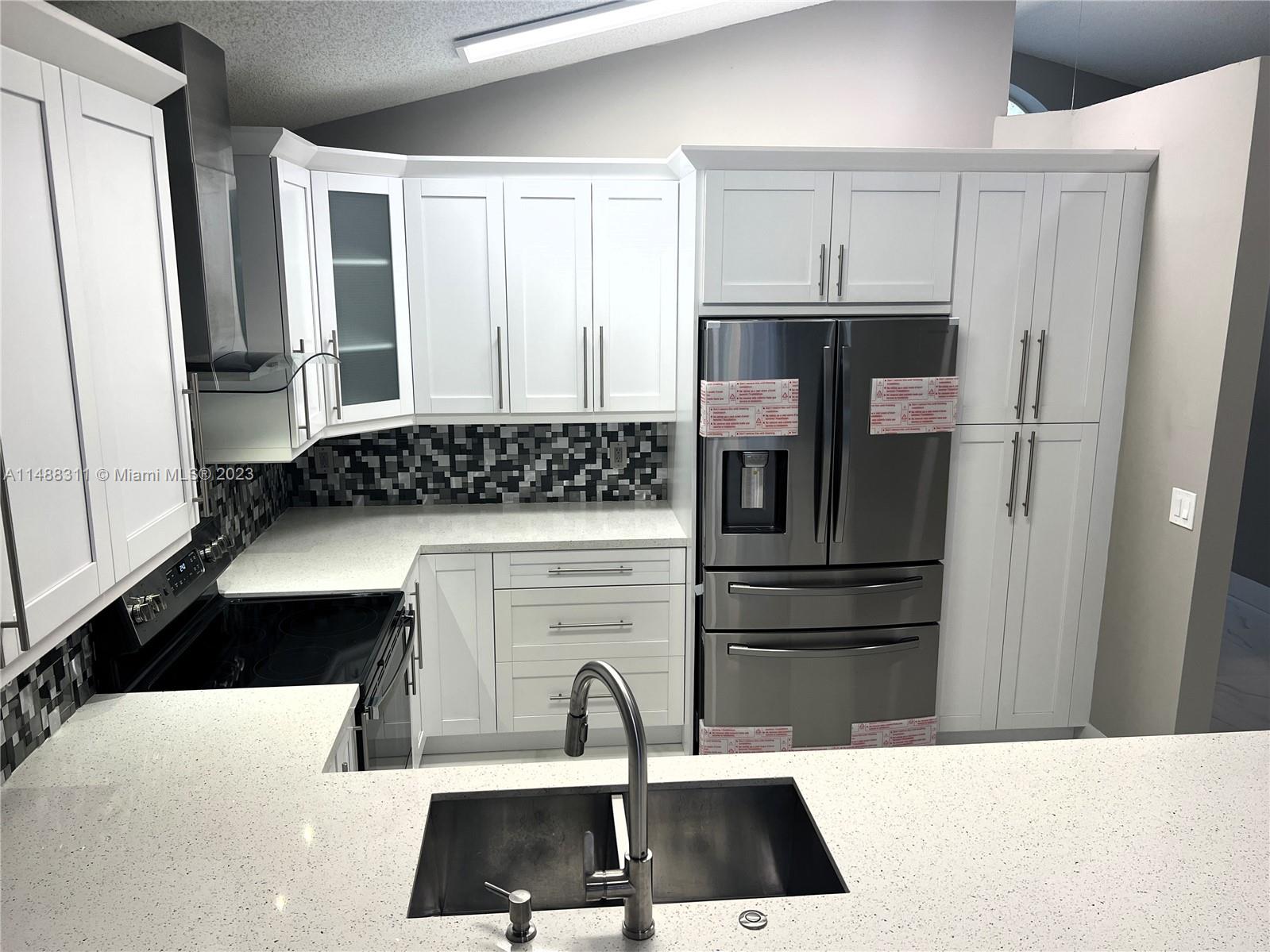 HAMPTON LAKES - Residential