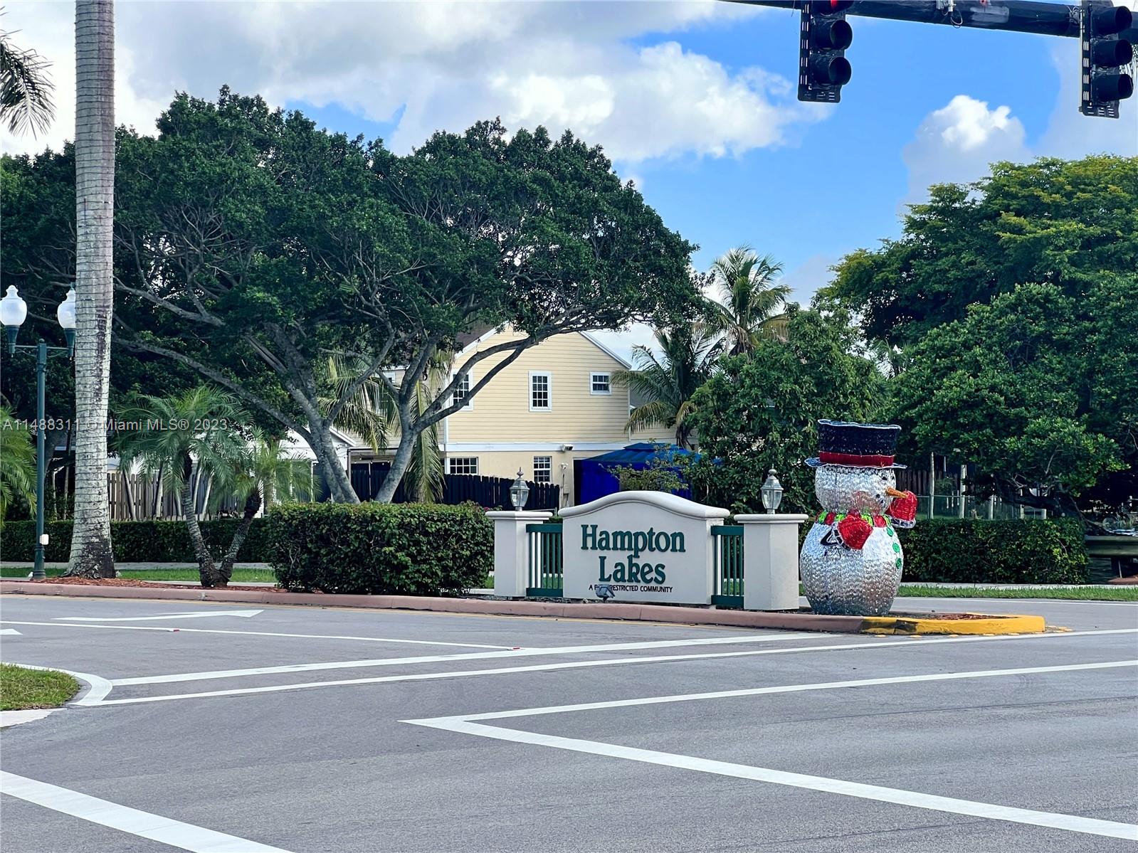 HAMPTON LAKES - Residential