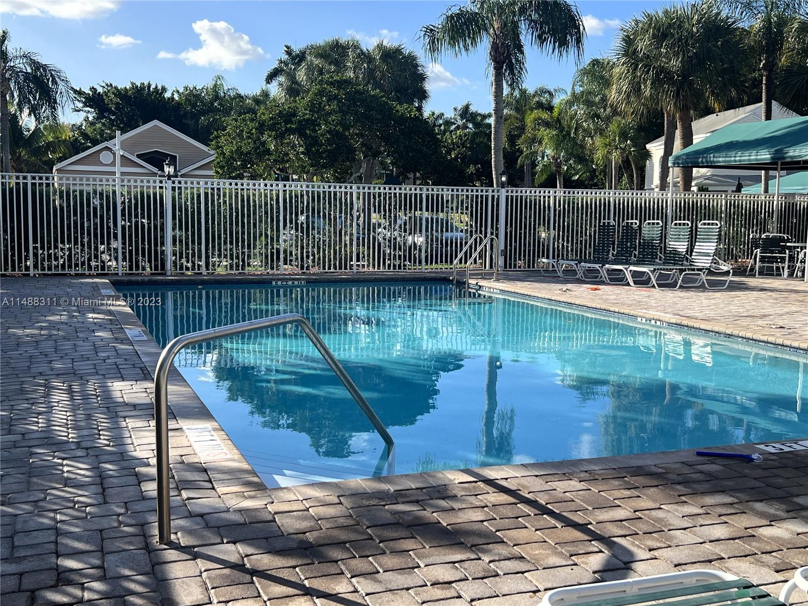 HAMPTON LAKES - Residential