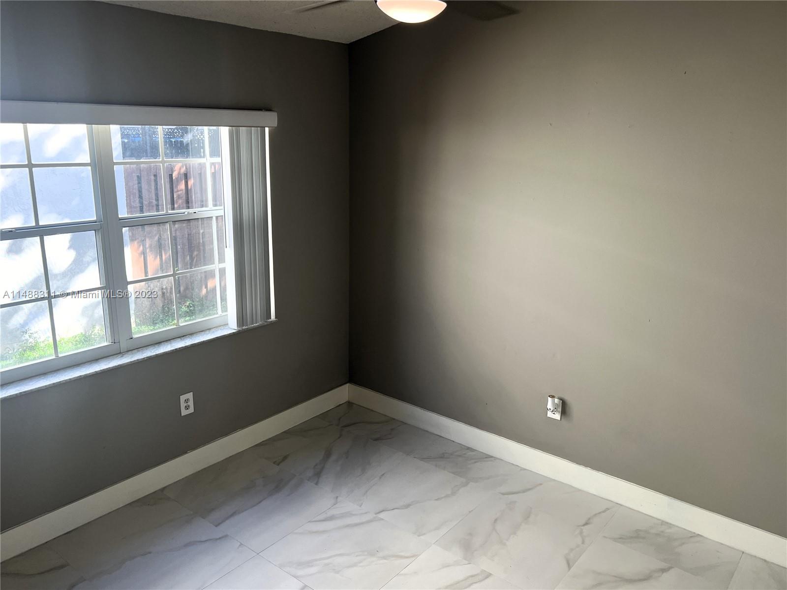 HAMPTON LAKES - Residential