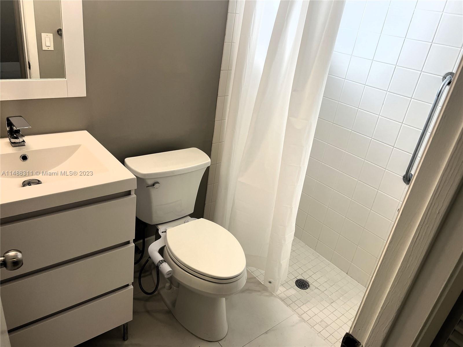 HAMPTON LAKES - Residential