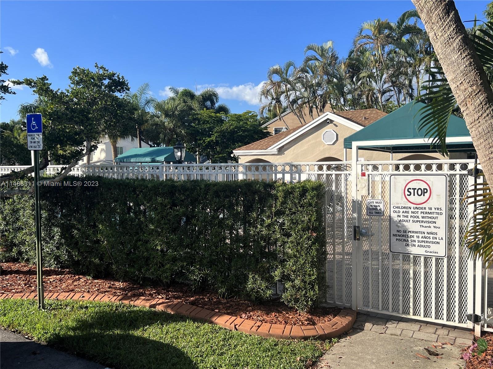 HAMPTON LAKES - Residential
