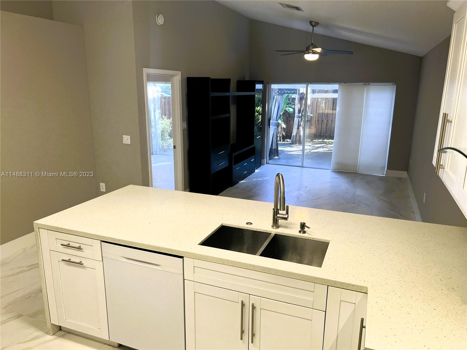 HAMPTON LAKES - Residential